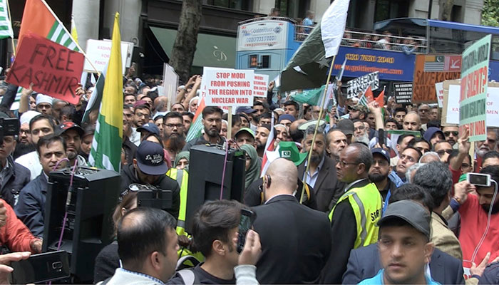 More than 20,000 protesters rally in support of Kashmir in London