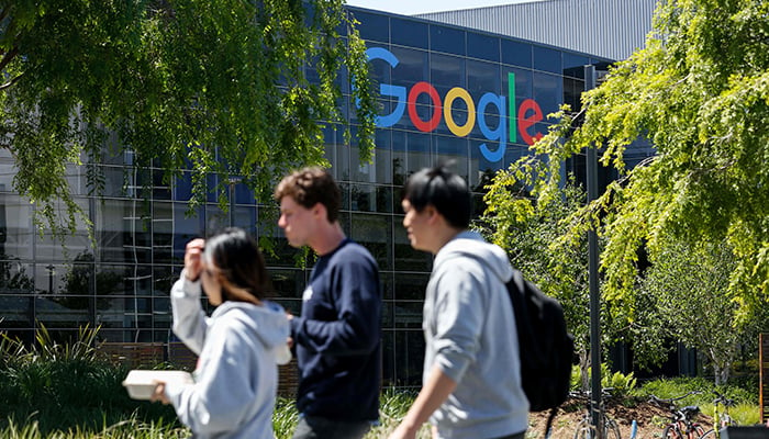 Google tells workers to avoid arguing politics in house