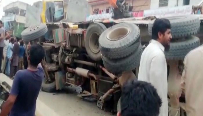 Seven students killed as rickshaw collides with truck in Narowal