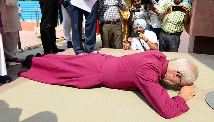 Archbishop of Cantebury prostrates in apology over 1919 Amritsar massacre