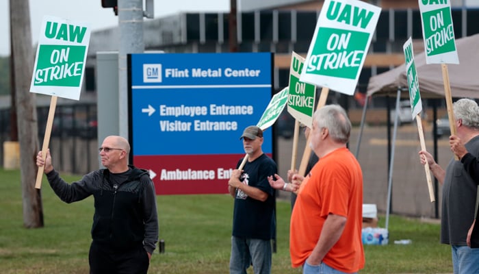 GM strike: Auto workers walk off job to protest impasse in contract talks