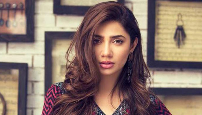 Empowering no-makeup selfies from Pakistani celebrities