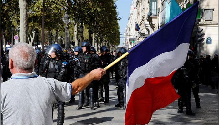 More than 100 arrested in Paris ´yellow vest´ protests