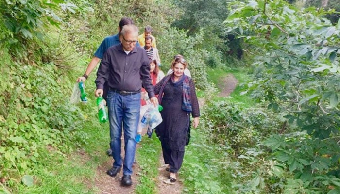 President Arif Alvi spotted picking up trash during hiking trip