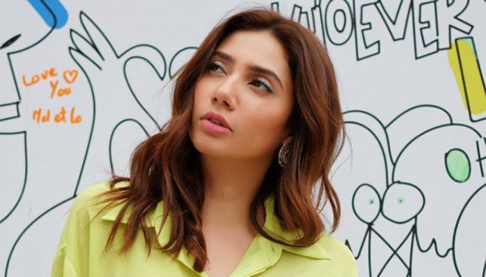 Mahira Khan stuns at Paris Fashion Week