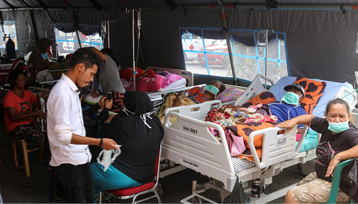 Indonesia quake toll rises to 30, many still in shelters