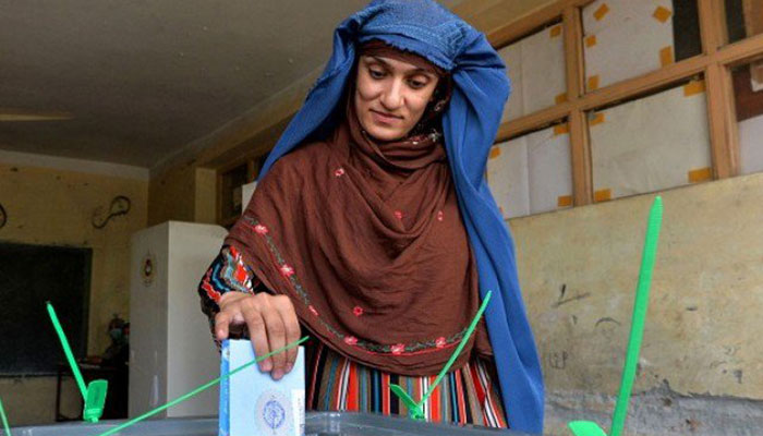 Attacks, fraud fears dampen turnout in Afghan election