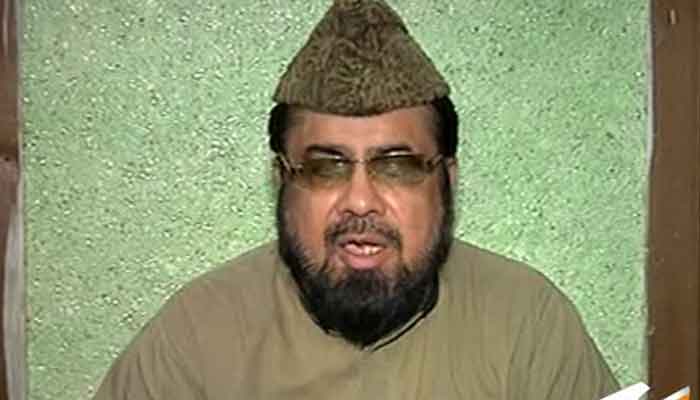 Mufti Abdul Qavi says nothing wrong with taking selfies 