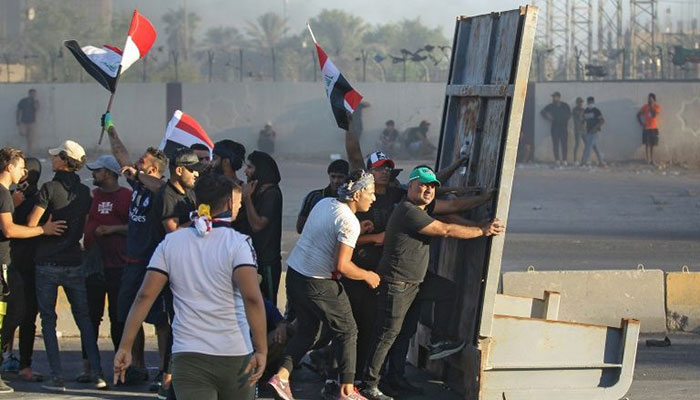 Iraq cleric Sadr demands government resign as deadly protests spike