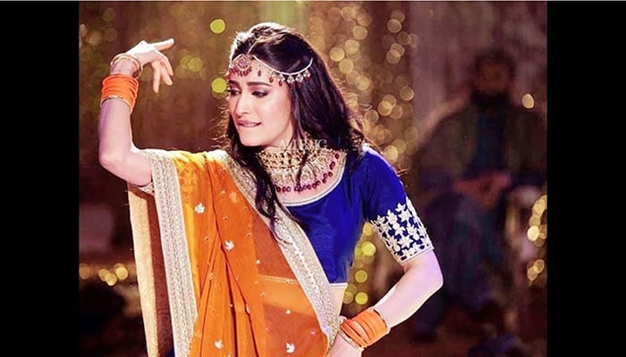 Mehwish Hayat sets social media aflame with latest dance video