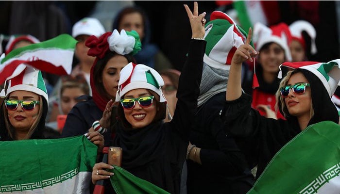 Iranian women attend football match by thousands since decades 