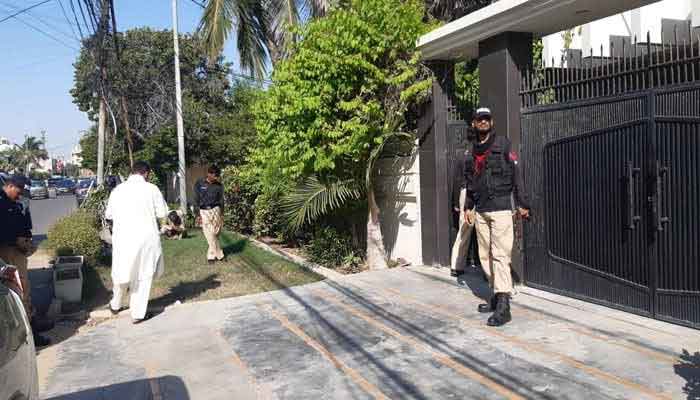 Naked body and 14 stab wounds: Police groping in dark over Karachi double murder