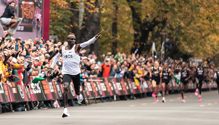 Kenya's 'Super-human' runner Kipchoge smashes mythical two-hour marathon barrier
