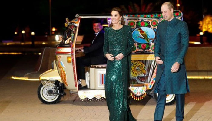 Kate Middleton, Prince William take rickshaw ride to Pakistan Monument in Islamabad