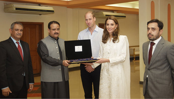 Royal tour: Prince William, Kate Middleton visit iconic Badshahi Mosque in Lahore