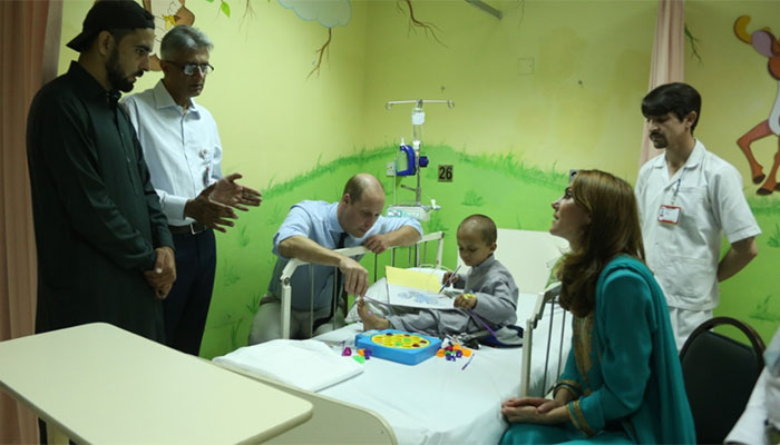 Royal couple visits Shaukat Khanum hospital in maiden Pakistan visit