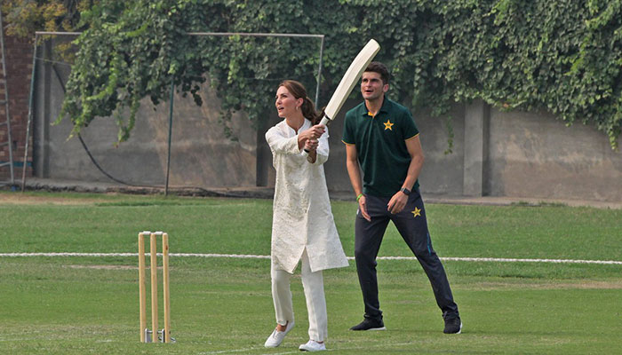 William and Kate take a swing at the National Cricket Academy 