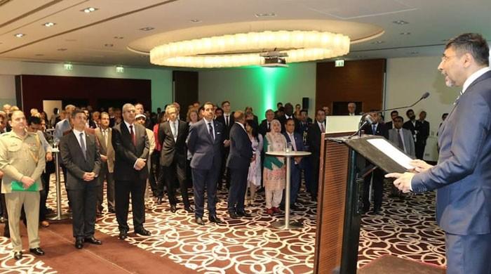 Tribute paid to armed forces, people of Pakistan in fight against terrorism