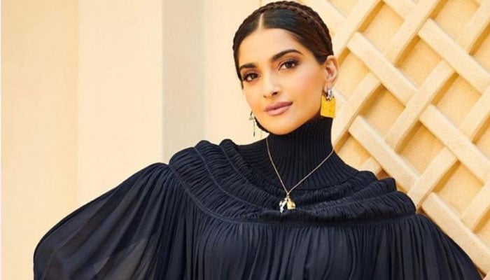 Sonam Kapoor receives recognition at Dubai Walk of Fame