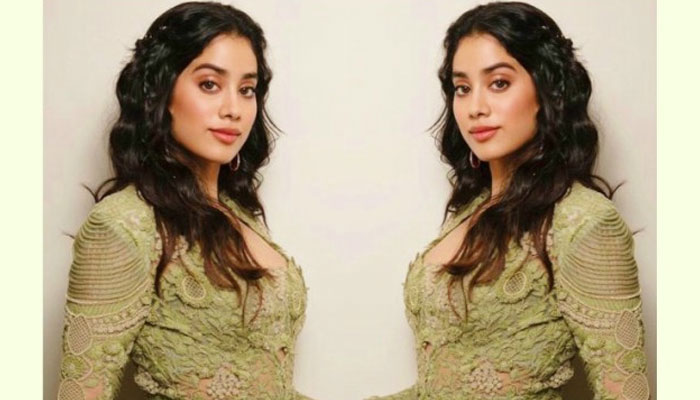 Janhvi Kapoor sends paps into fits over a wardrobe malfunction