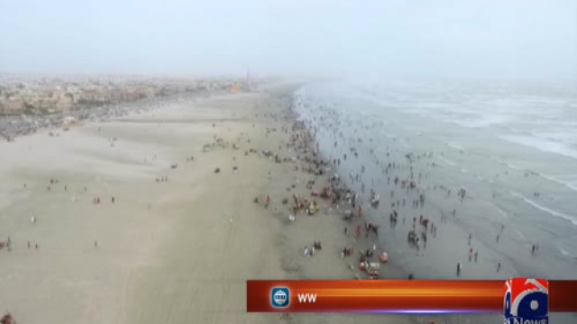 Karachi feels wrath of Super Cyclone Kyarr as water enters golf, boat ...