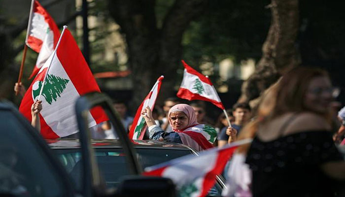 In Lebanon´s streets, women denounce a double burden