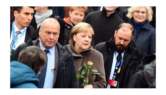 Berlin Wall anniversary: Merkel urges Europe to defend freedom