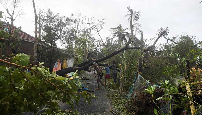 Eight dead as Cyclone Bulbul smashes into India, Bangladesh coasts