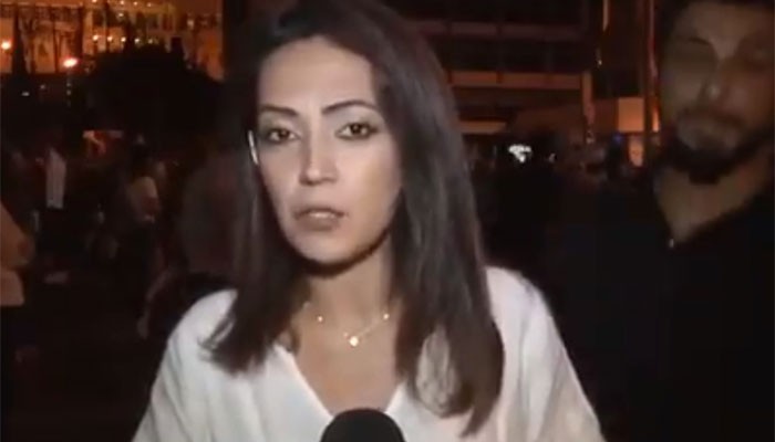 WATCH: Lebanese protester acts inappropriately with female reporter on live television - Geo News