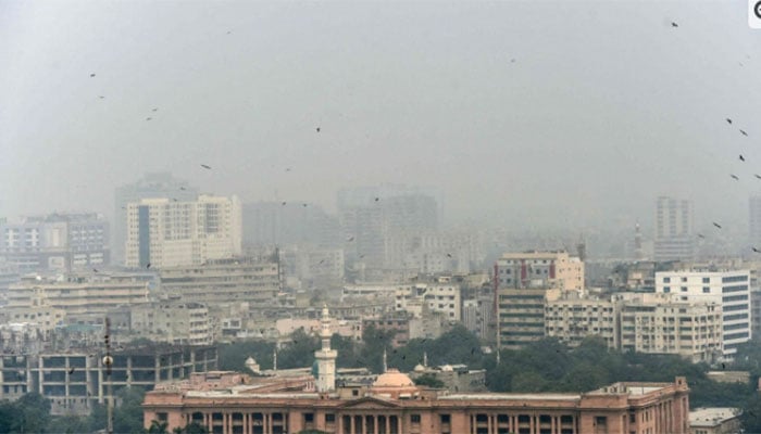 Karachi leaves behind Lahore for having worst air quality