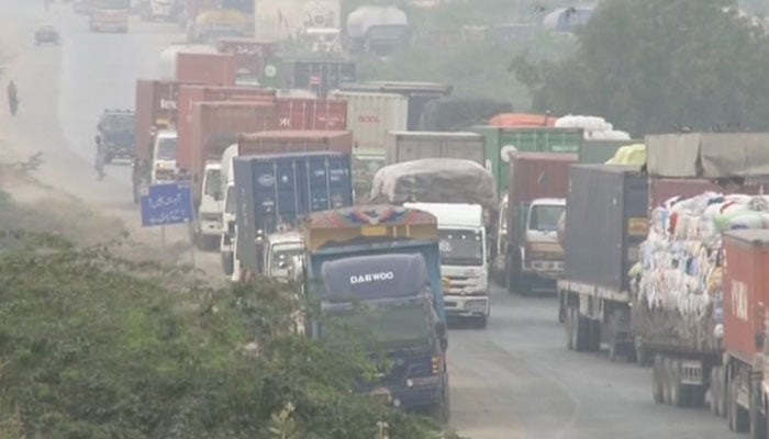 Highways blocked as JUI-F's ‘Plan B’ takes effect