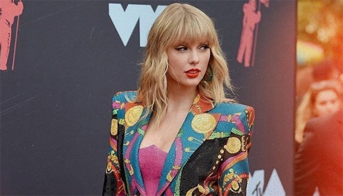 Taylor Swift says heads of former label 'exercising tyrannical control' over her