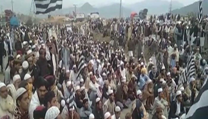 Azadi March protests continue as JUI-F blocks highways across country