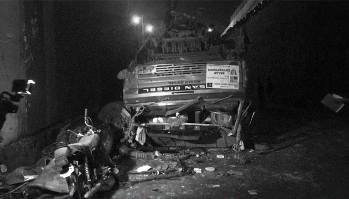 One dead, four seriously injured as dumper truck flips over in Karachi underpass