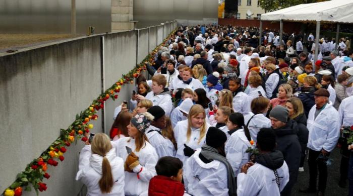 Berlin Wall, Kartarpur and Ayodhya: A Whirlwind Weekend for a South Asian