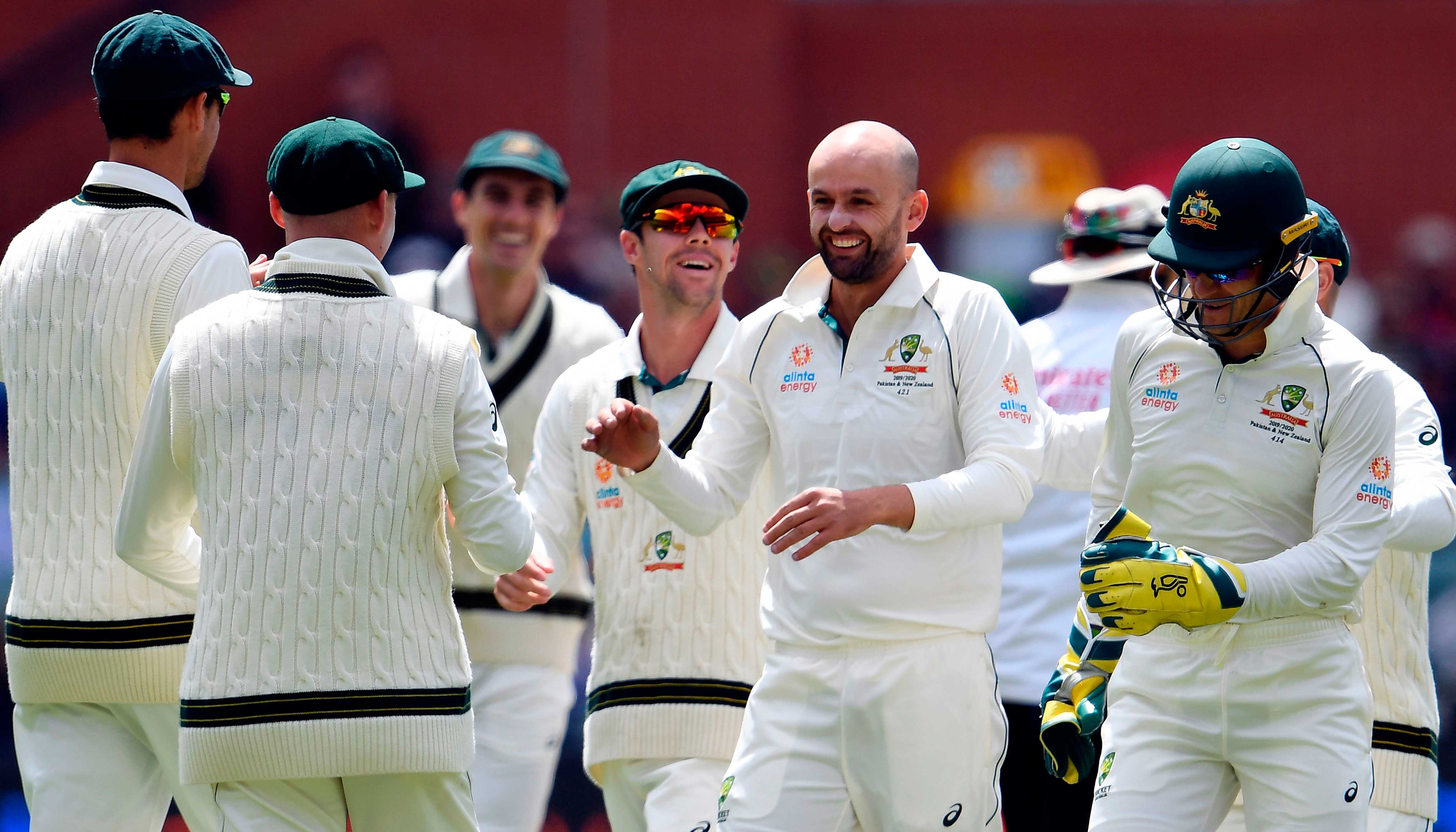 Dominant Australia inflict humiliating defeat on toothless Pakistan