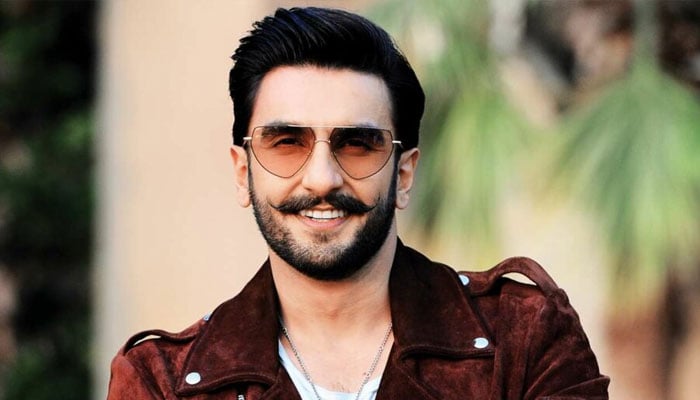 Ranveer Singh reveals his first look for Gujarati avatar 'Jayeshbhai Jordaar'