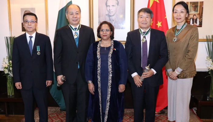 Pakistan confers civil awards on Chinese dignitaries in Beijing