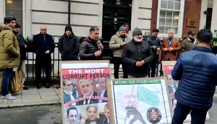 Protesters in London call for violent attacks against Nawaz Sharif
