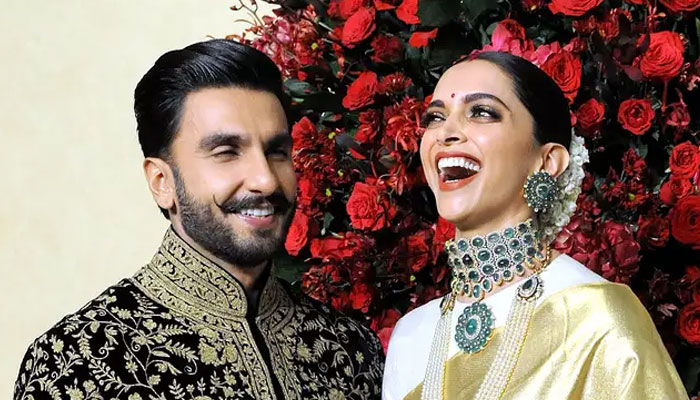 Deepika Padukone shows concern for Ranveer Singh, asks 'Mere pati aake gaye' at the red carpet