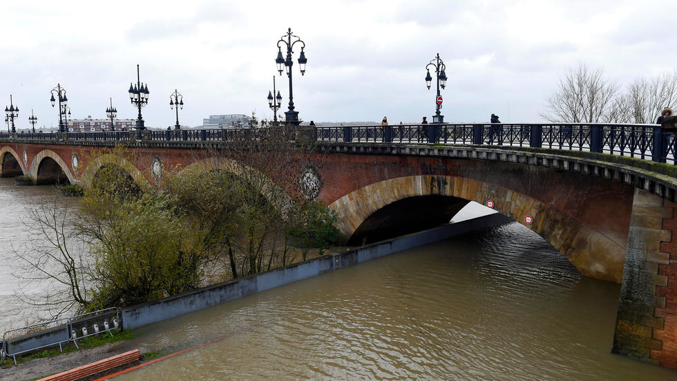 Fierce winds leave 220,000 homes without power in southern France