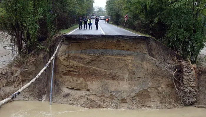 France storms leave two dead, thousands homes with electricity 