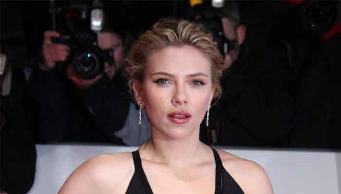 Scarlett Johansson hosts SNL, cracks jokes about fiancé Colin Jost