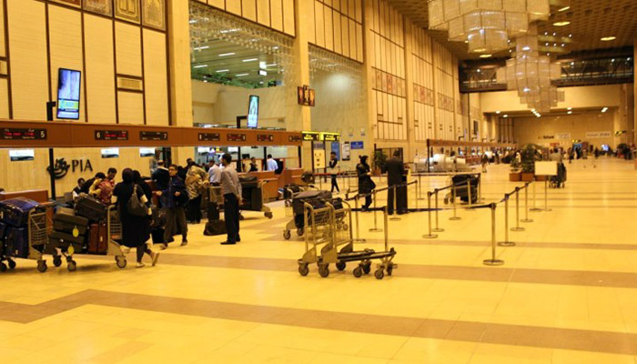 Govt takes notice of complaints against immigration staff at airports