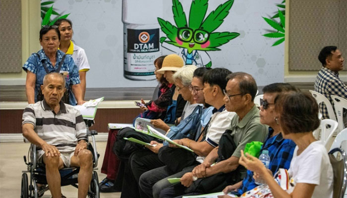 Bangkok hands out free cannabis oil to cancer patients in medical marijuana clinic