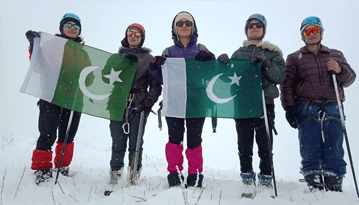 Local foundation organises first ever ski, mountaineering camp in Chitral