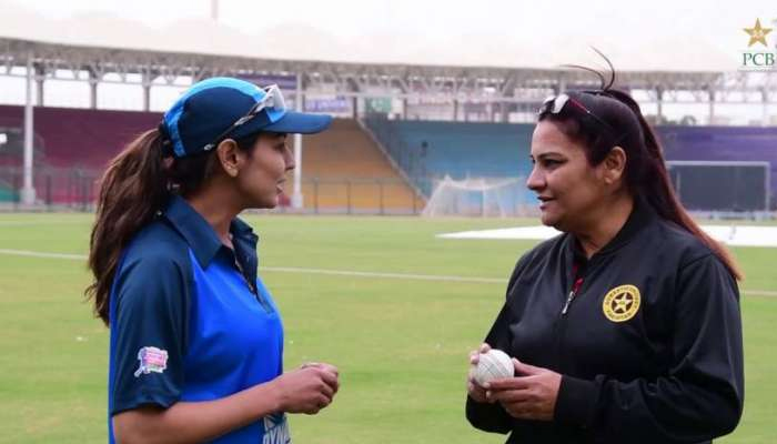 Mother and daughter make pair in women’s cricket match