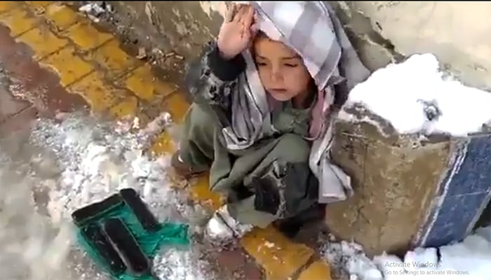 Underprivileged children forced to work on streets in snow hit Quetta   