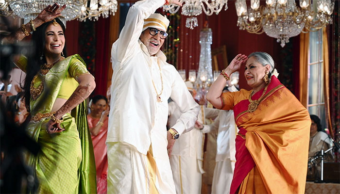 Katrina Kaif shakes a leg with Amitabh, Jaya Bachchan, photos go viral