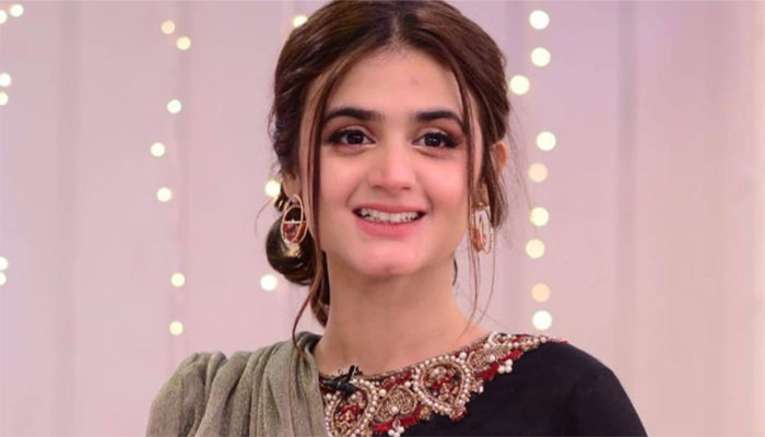 Hira Mani shares adorable photos using new trend on Instagram